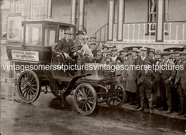 Clarence_Hotel_Esplanade_Old_Car