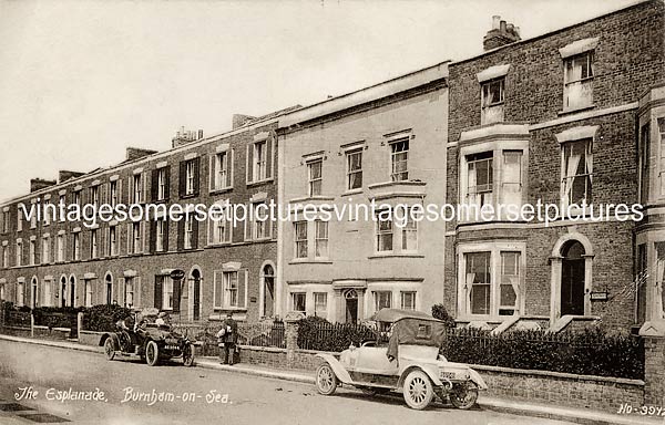 Esplanade__Houses_and_Cars_c1922