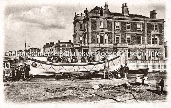 Lifeboat_and_Launch_Burnham