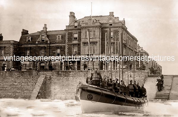 Lifeboat_and_Queens_Hotel