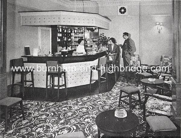 Queens_Hotel_Lounge_Bar