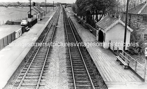 Brent_Knoll_Station_from_Bridge