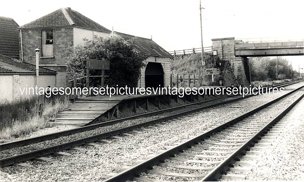 Brent_Knoll_Station_and_Bridge